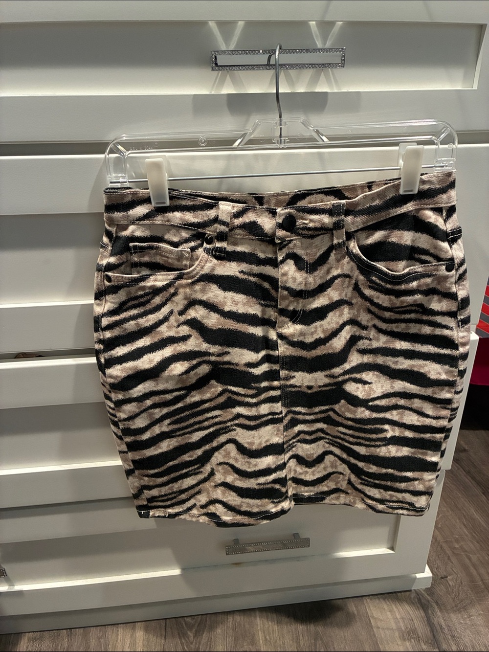 VENUS Zebra Print Mini Skirt in Black and Cream size 6.